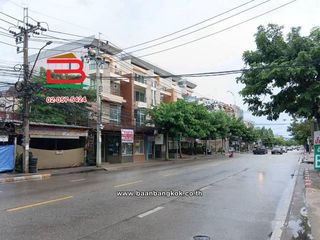 Local comercial en venta de 4 habitaciones en Saphan Sung, Bangkok