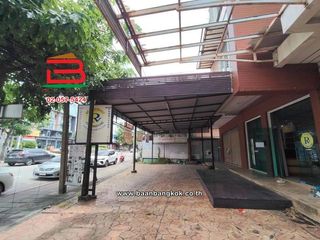 Local comercial en venta de 4 habitaciones en Saphan Sung, Bangkok