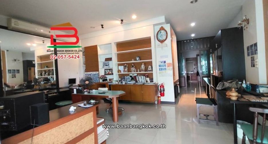 Local comercial en venta de 4 habitaciones en Saphan Sung, Bangkok