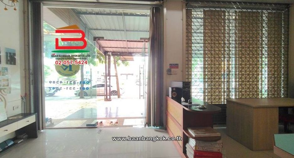 Local comercial en venta de 4 habitaciones en Saphan Sung, Bangkok