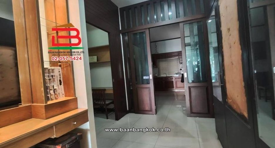 Local comercial en venta de 4 habitaciones en Saphan Sung, Bangkok