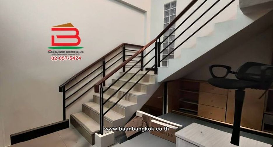 Local comercial en venta de 4 habitaciones en Saphan Sung, Bangkok