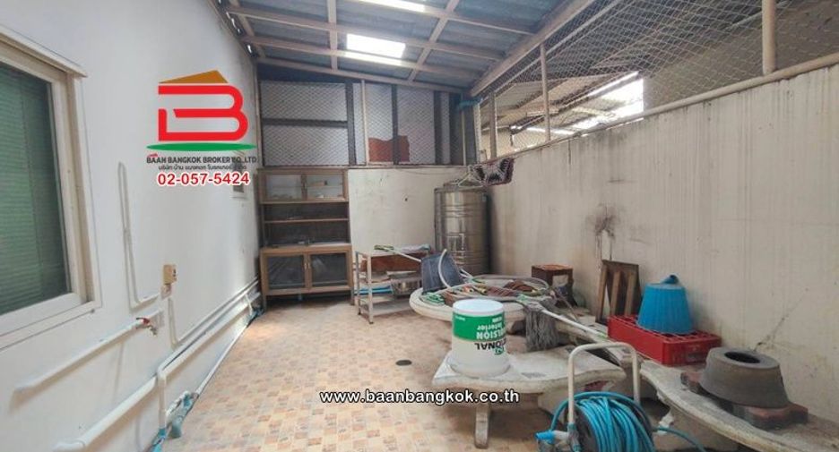 Local comercial en venta de 4 habitaciones en Saphan Sung, Bangkok