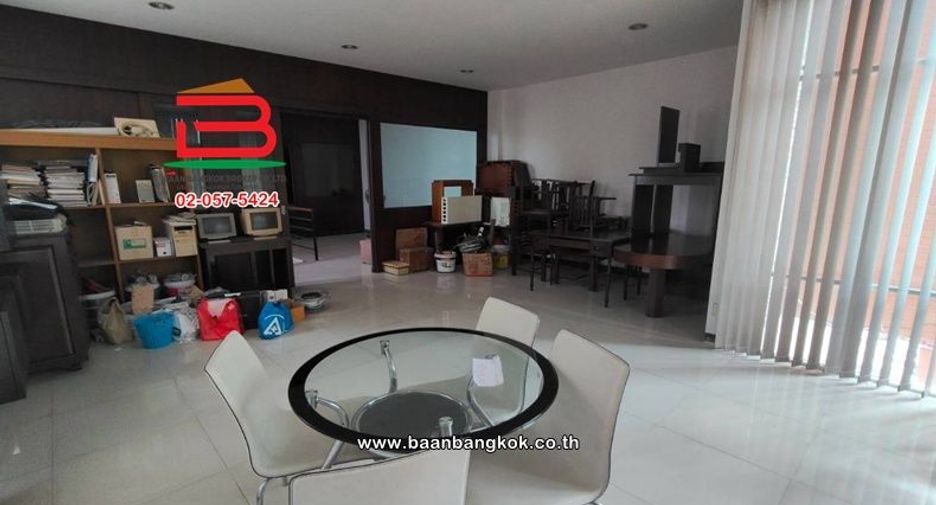 Local comercial en venta de 4 habitaciones en Saphan Sung, Bangkok