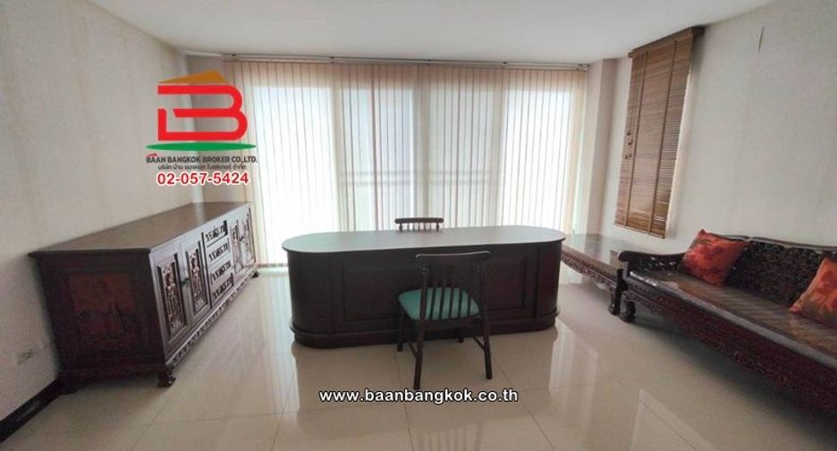 Local comercial en venta de 4 habitaciones en Saphan Sung, Bangkok