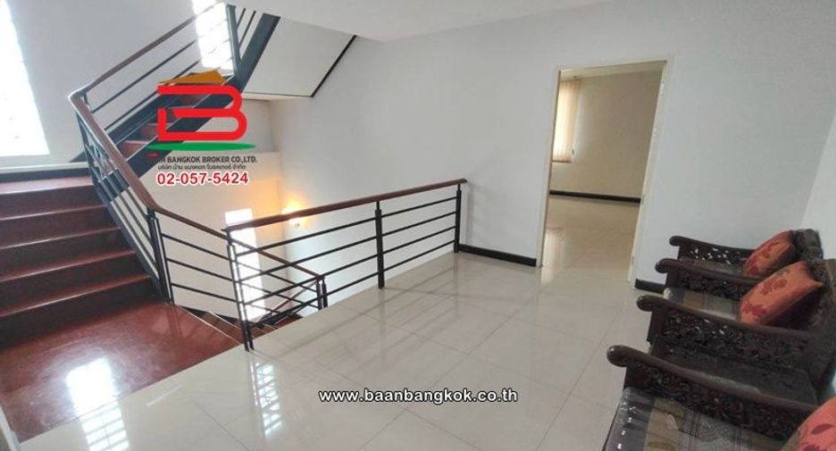 Local comercial en venta de 4 habitaciones en Saphan Sung, Bangkok