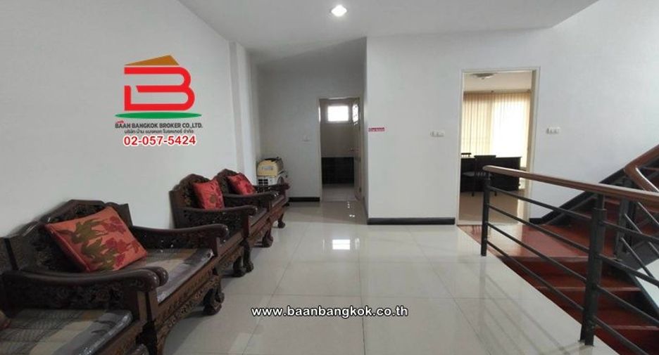 Local comercial en venta de 4 habitaciones en Saphan Sung, Bangkok
