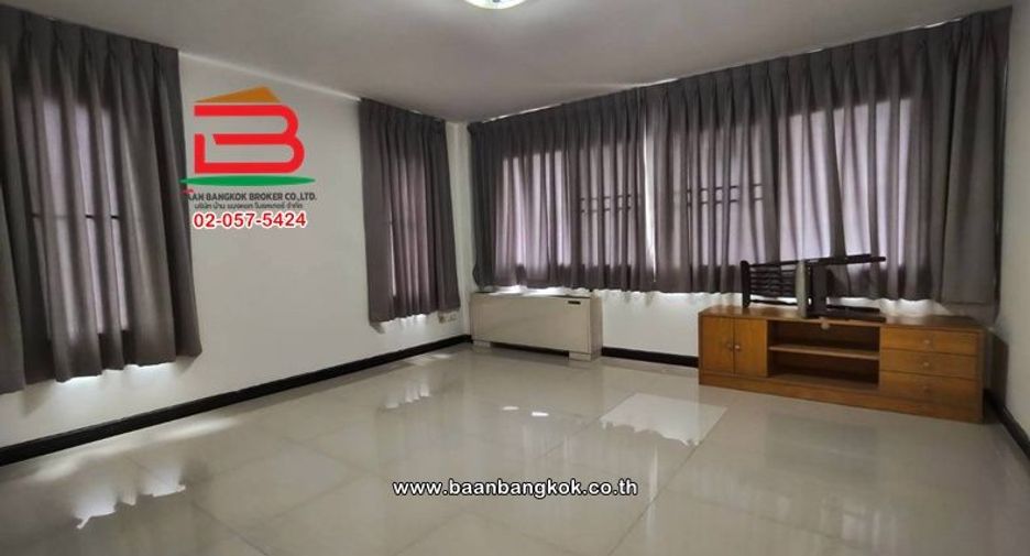 Local comercial en venta de 4 habitaciones en Saphan Sung, Bangkok