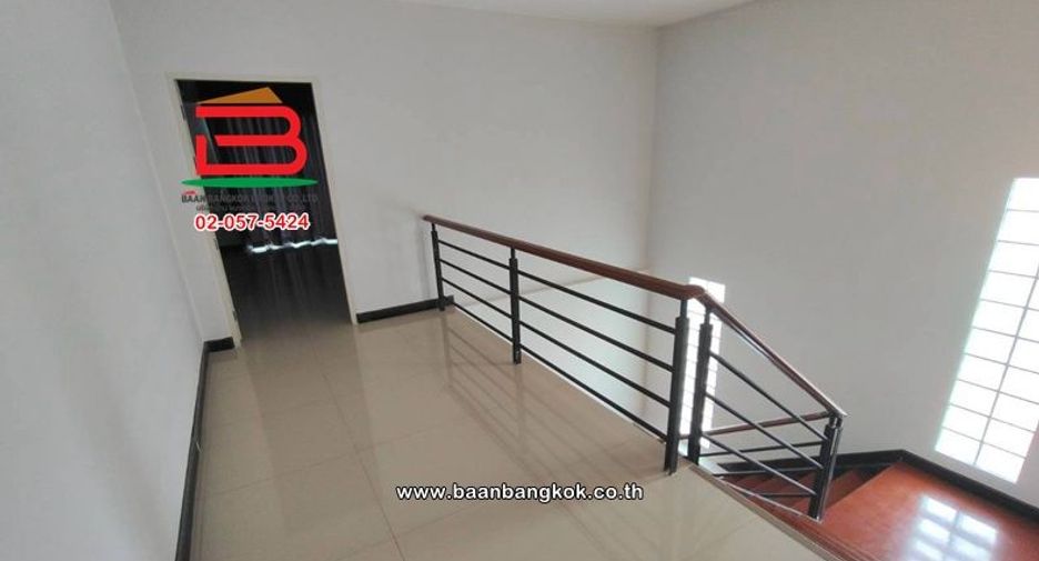 Local comercial en venta de 4 habitaciones en Saphan Sung, Bangkok
