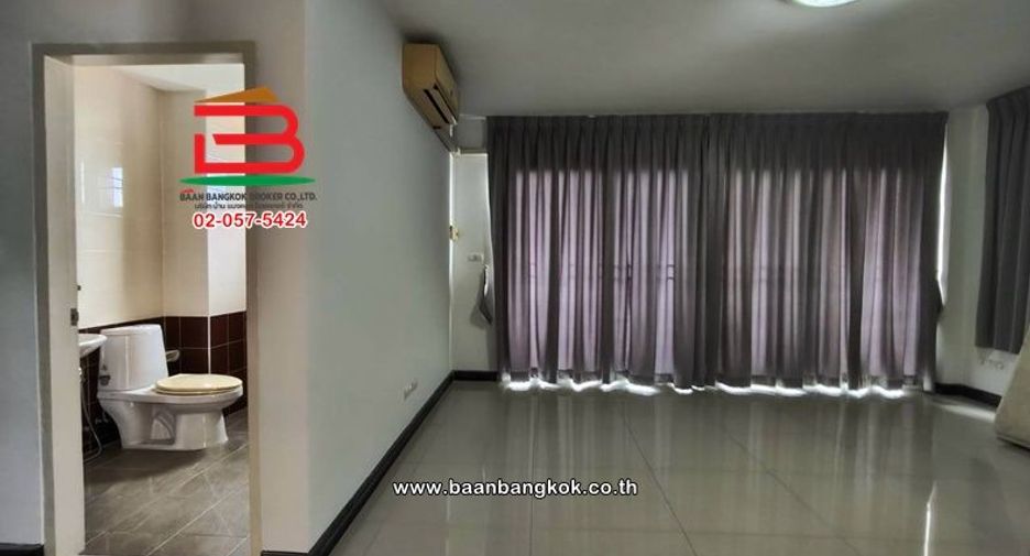 Local comercial en venta de 4 habitaciones en Saphan Sung, Bangkok