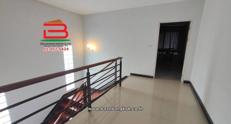 Local comercial en venta de 4 habitaciones en Saphan Sung, Bangkok