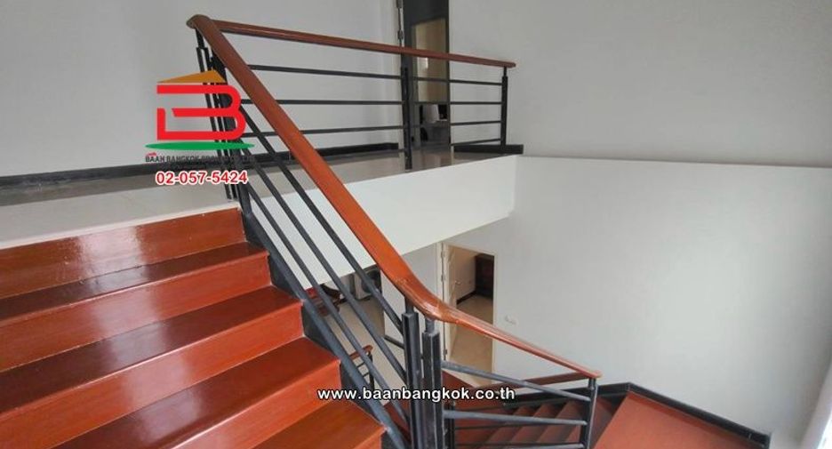 Local comercial en venta de 4 habitaciones en Saphan Sung, Bangkok