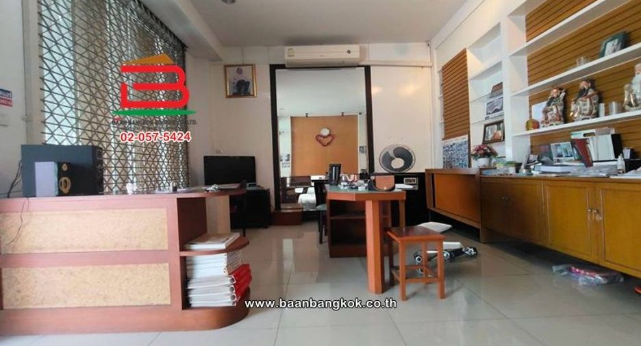 Local comercial en venta de 4 habitaciones en Saphan Sung, Bangkok