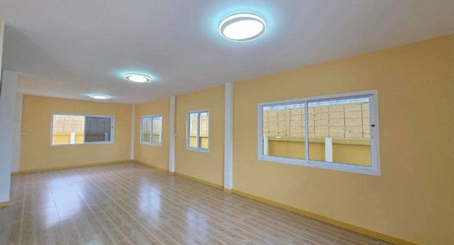 Haus zum Kauf mit 5 Zimmer in Bang Kruai, Nonthaburi