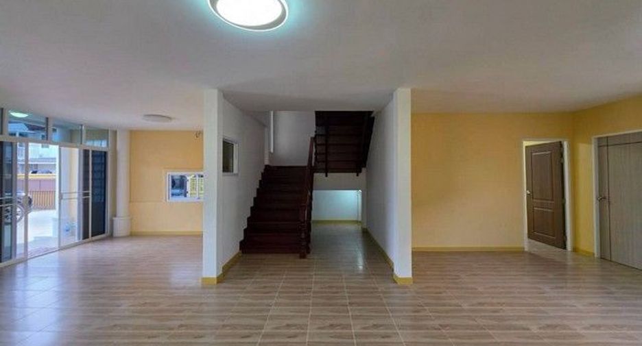 Haus zum Kauf mit 5 Zimmer in Bang Kruai, Nonthaburi