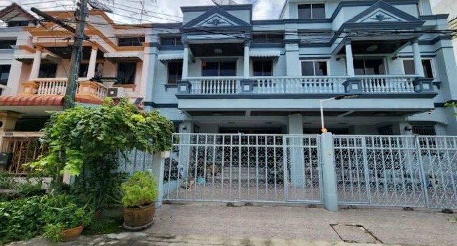Casa adosada en venta de 4 habitaciones en Bang Kho Laem, Bangkok