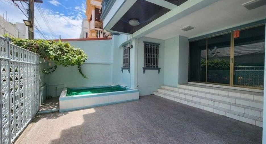 Casa adosada en venta de 4 habitaciones en Bang Kho Laem, Bangkok