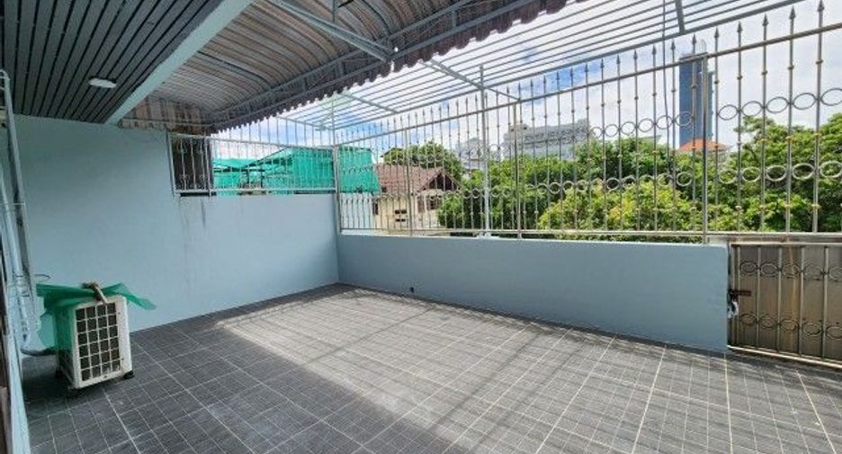 Casa adosada en venta de 4 habitaciones en Bang Kho Laem, Bangkok