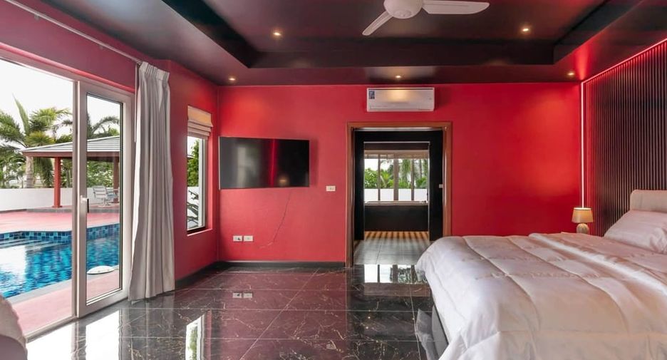 Villa en alquiler de 4 habitaciones en Bang Lamung, Chonburi