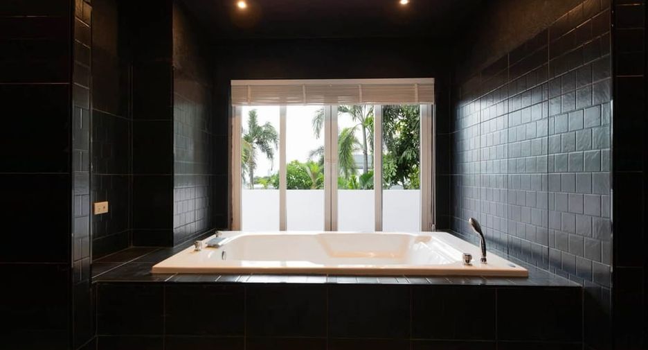 Villa en alquiler de 4 habitaciones en Bang Lamung, Chonburi
