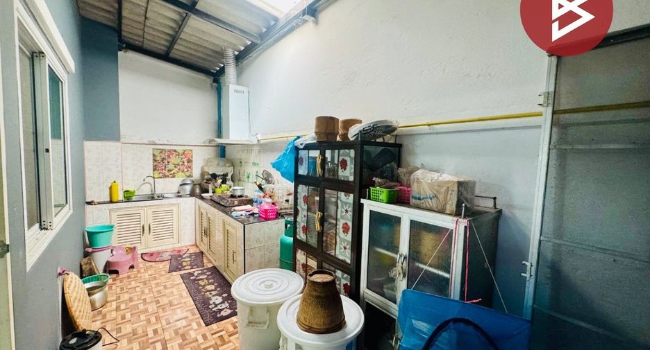 For sale 3 bedrooms townhouse in Phan Thong, Chonburi