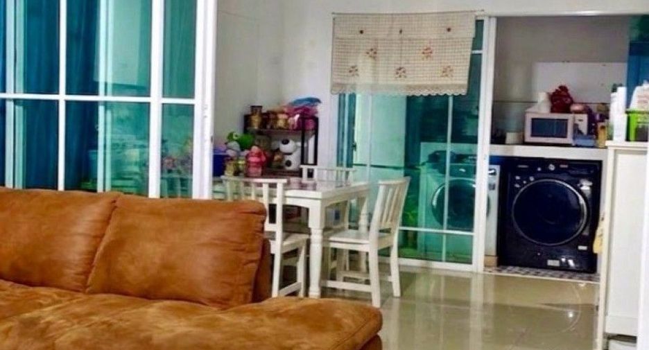 For sale 3 bedrooms townhouse in Phan Thong, Chonburi