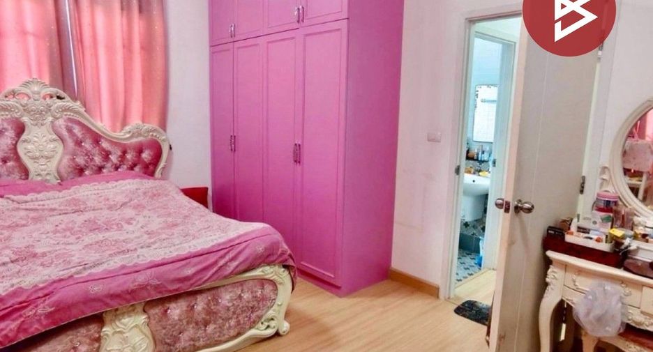 For sale 3 bedrooms townhouse in Phan Thong, Chonburi
