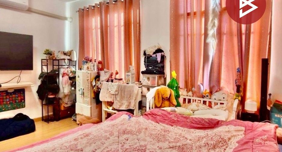 For sale 3 bedrooms townhouse in Phan Thong, Chonburi
