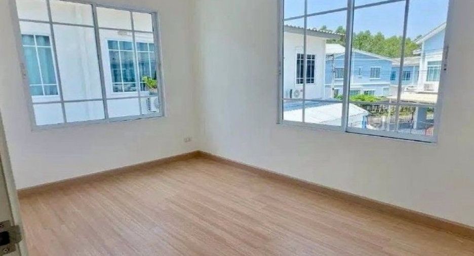 For sale 3 bedrooms townhouse in Phan Thong, Chonburi