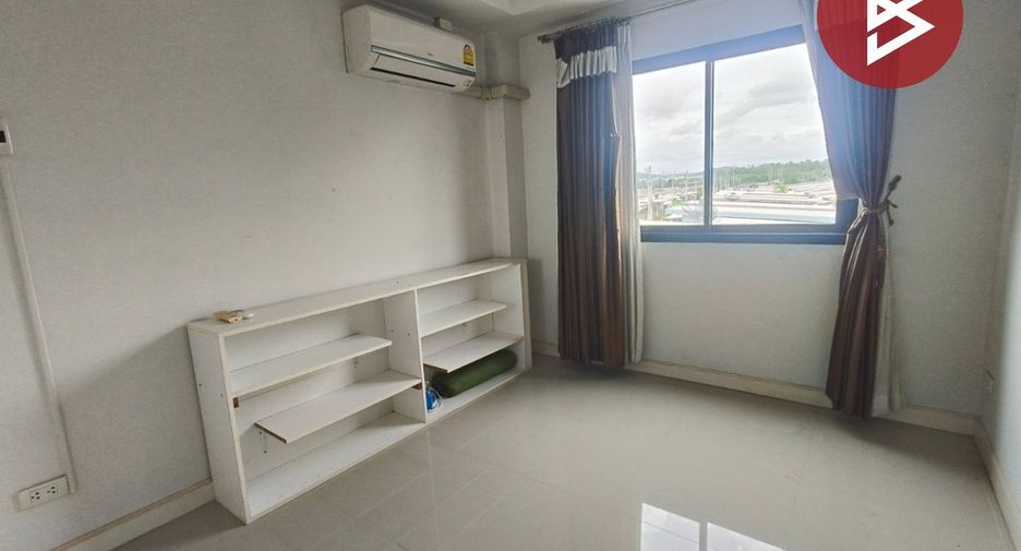 For sale 4 bedrooms retail Space in Si Racha, Chonburi