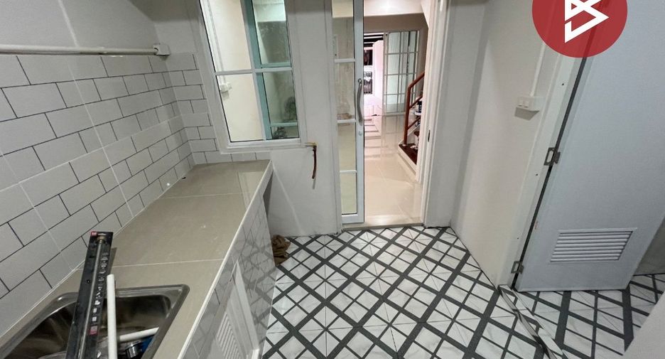 For sale 2 ベッドルーム townhouse in Ban Pho, Chachoengsao