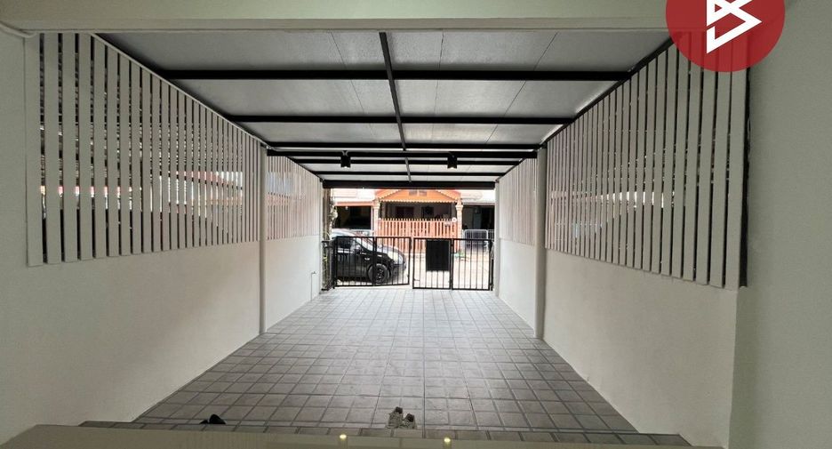 For sale 2 ベッドルーム townhouse in Ban Pho, Chachoengsao