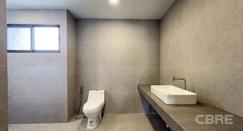 Casa adosada en alquiler y en venta de 4 habitaciones en Bang Phlat, Bangkok