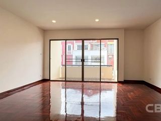 Casa adosada en alquiler y en venta de 4 habitaciones en Bang Phlat, Bangkok
