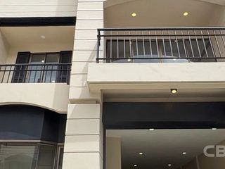 Casa adosada en alquiler y en venta de 4 habitaciones en Bang Phlat, Bangkok