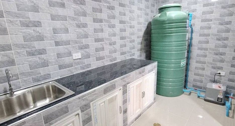 For sale 2 bedrooms townhouse in Lam Luk Ka, Pathum Thani