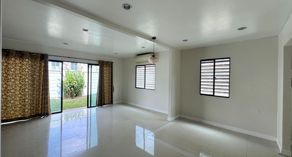 出售 3 卧室 独立屋 在 Mueang Pathum Thani, Pathum Thani