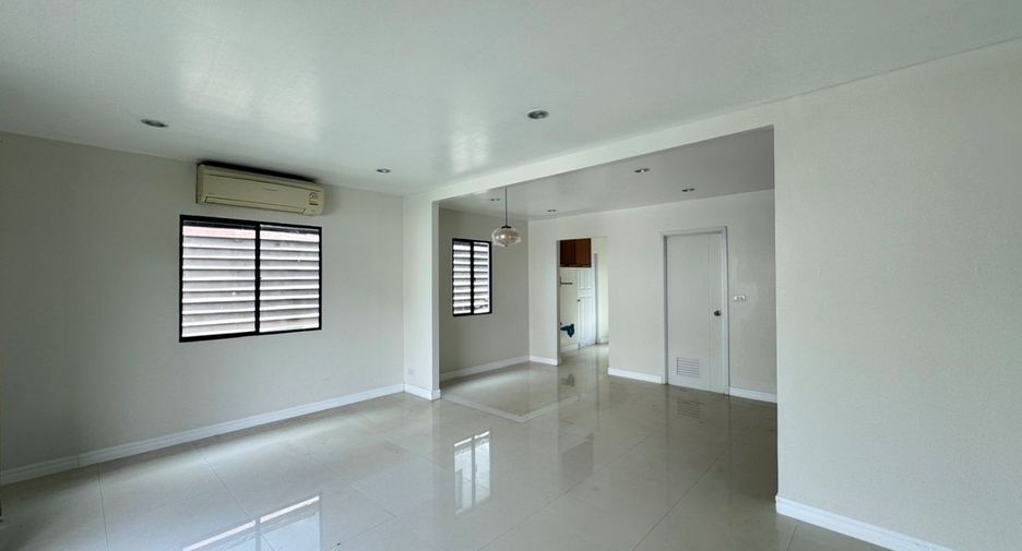 出售 3 卧室 独立屋 在 Mueang Pathum Thani, Pathum Thani