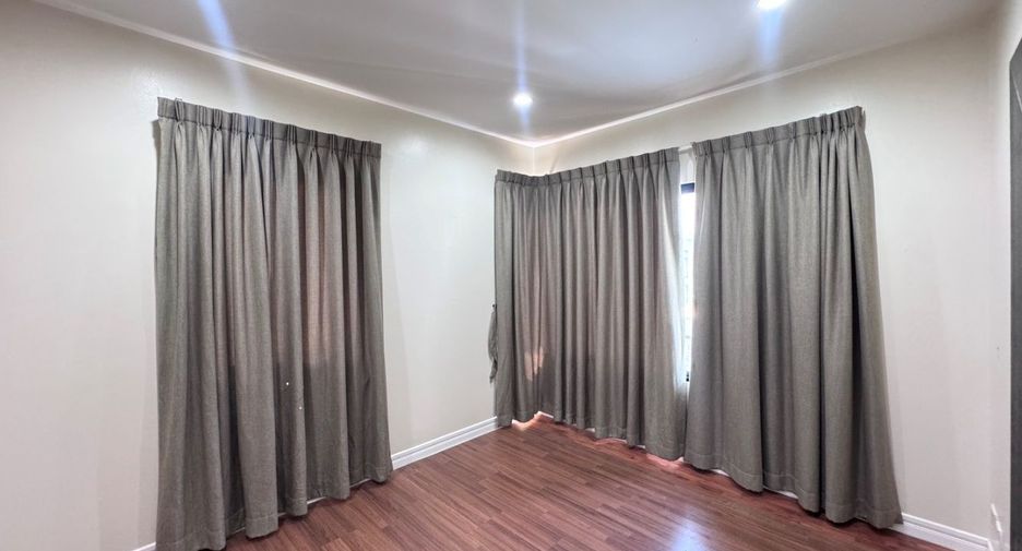 出售 3 卧室 独立屋 在 Mueang Pathum Thani, Pathum Thani