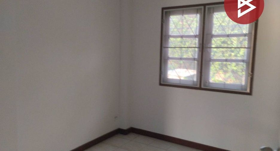 Casa adosada en venta de 3 habitaciones en Mueang Nakhon Pathom, Nakhon Pathom