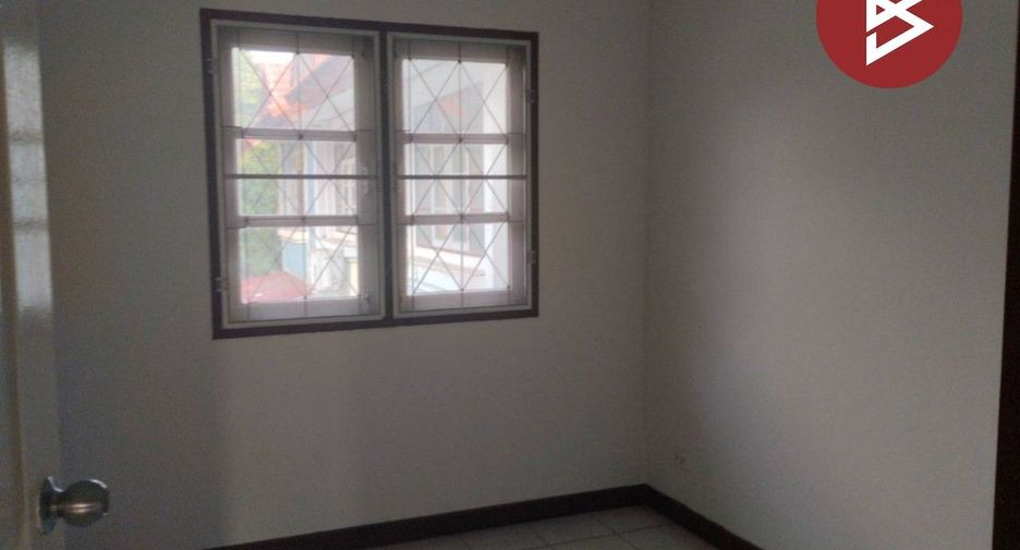 Casa adosada en venta de 3 habitaciones en Mueang Nakhon Pathom, Nakhon Pathom