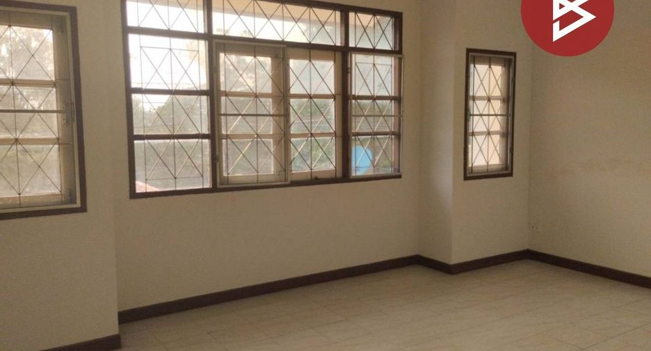 Casa adosada en venta de 3 habitaciones en Mueang Nakhon Pathom, Nakhon Pathom