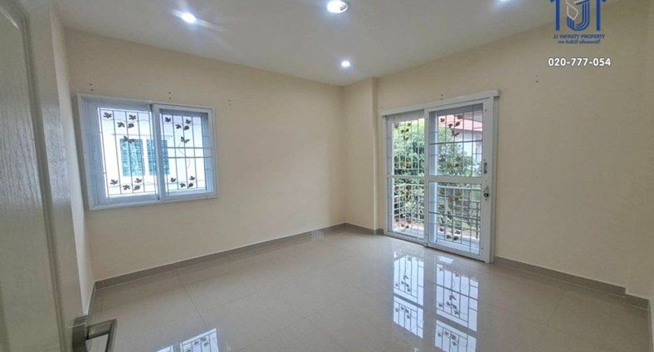 Haus zum Kauf mit 4 Zimmer in Bang Bua Thong, Nonthaburi