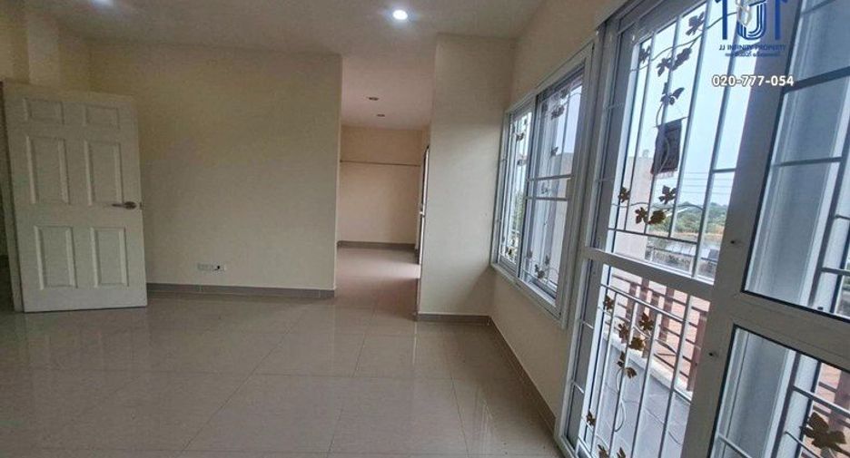 Haus zum Kauf mit 4 Zimmer in Bang Bua Thong, Nonthaburi