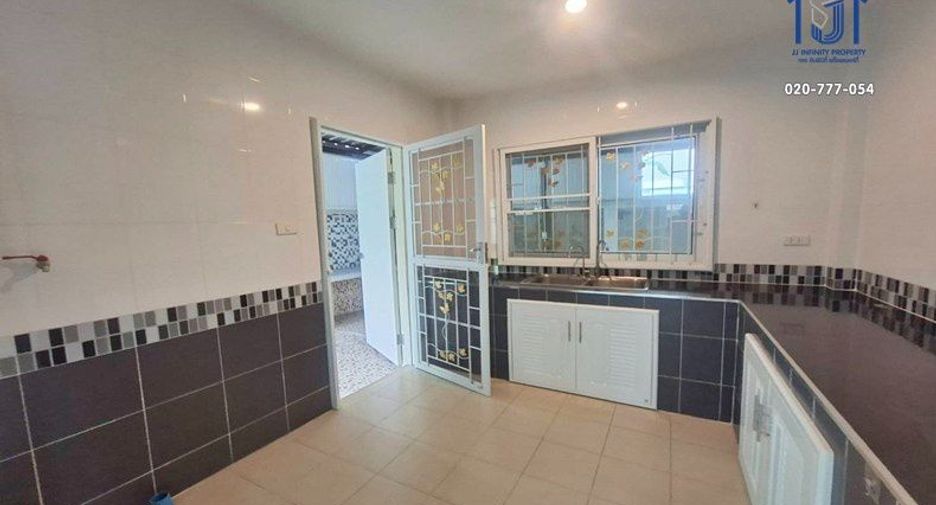 Haus zum Kauf mit 4 Zimmer in Bang Bua Thong, Nonthaburi