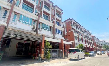 For sale 5 bedrooms townhouse in Yan Nawa, Bangkok