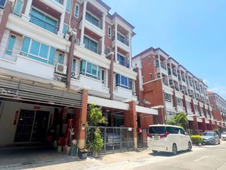 Casa adosada en venta de 5 habitaciones en Yan Nawa, Bangkok
