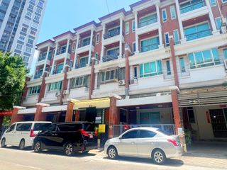 Casa adosada en venta de 5 habitaciones en Yan Nawa, Bangkok