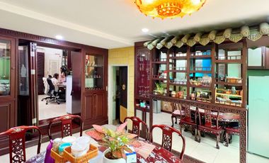 For sale 5 bedrooms townhouse in Yan Nawa, Bangkok