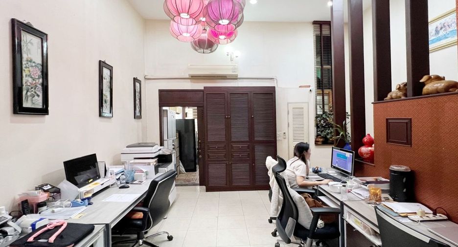 Casa adosada en venta de 5 habitaciones en Yan Nawa, Bangkok